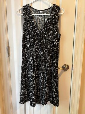 Old Navy Black Sleeveless V-Neck Polka Dot Midi Dress